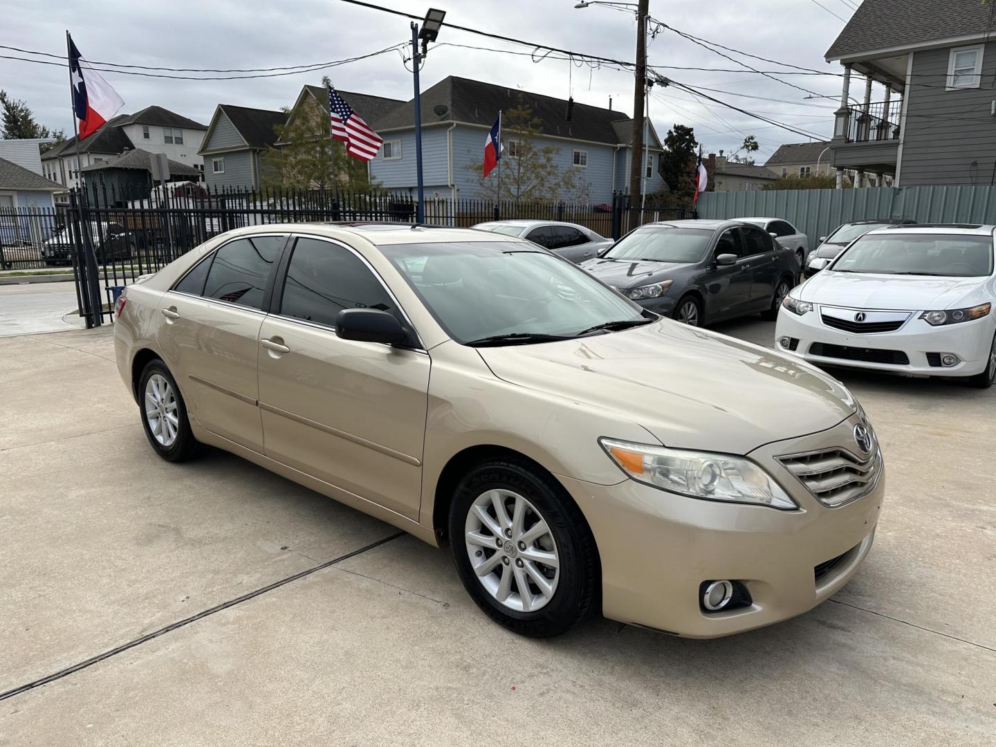 2010 Beige /Beige Toyota Camry XLE (4T4BF3EK9AR) with an 2.5L L4 DOHC 16V engine, 6-Speed Automatic Overdrive transmission, located at 1501 West 15th St., Houston, 77008, (713) 869-2925, 29.797941, -95.411789 - Photo#2