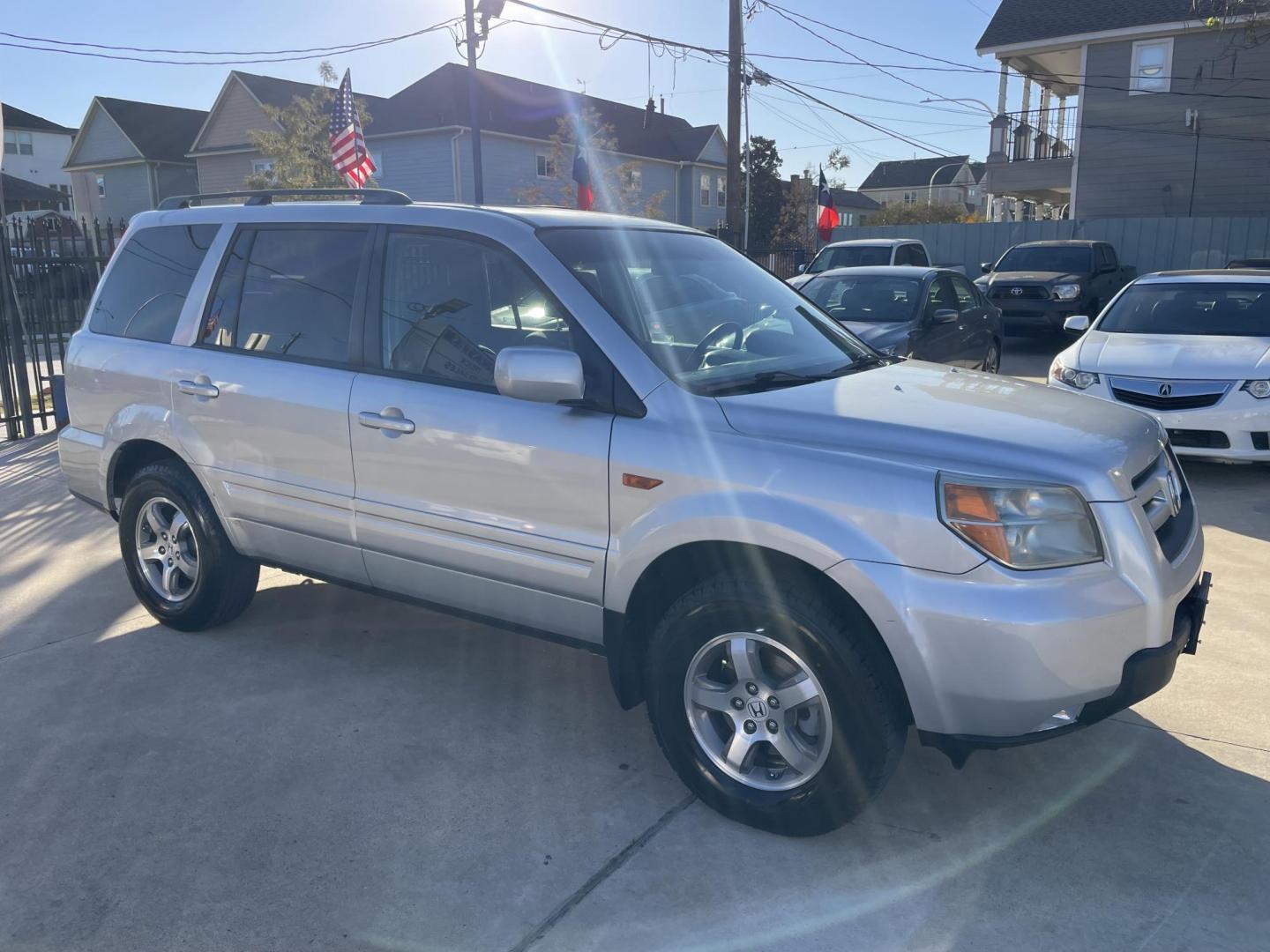 2007 Silver /Silver Honda Pilot EX 2WD (5FNYF28447B) with an 3.5L V6 SOHC 24V engine, 5-Speed Automatic Overdrive transmission, located at 1501 West 15th St., Houston, 77008, (713) 869-2925, 29.797941, -95.411789 - Photo#0