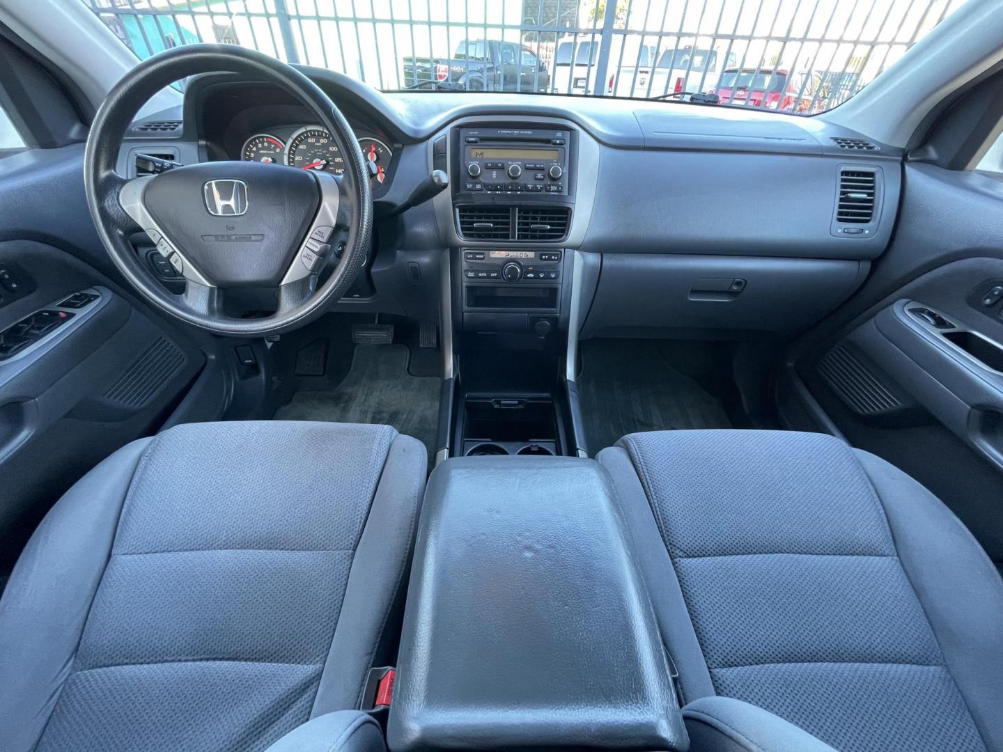 2007 Silver /Silver Honda Pilot EX 2WD (5FNYF28447B) with an 3.5L V6 SOHC 24V engine, 5-Speed Automatic Overdrive transmission, located at 1501 West 15th St., Houston, 77008, (713) 869-2925, 29.797941, -95.411789 - Photo#11