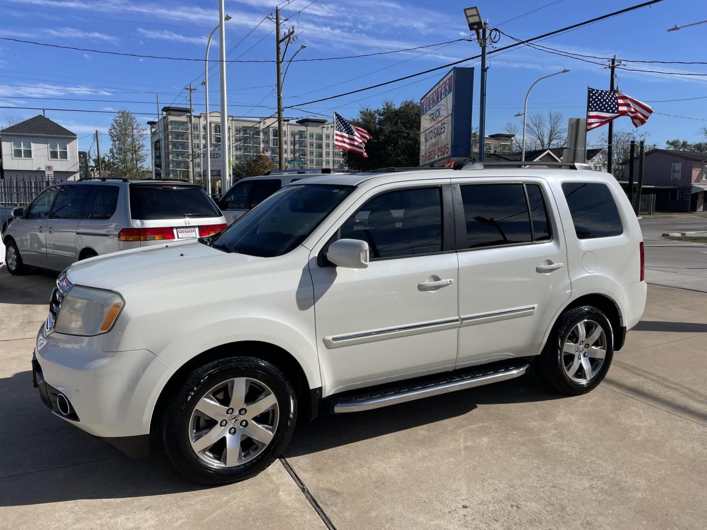 2014 White /Silver Honda Pilot Touring 2WD 5-Spd AT with DVD (5FNYF3H90EB) with an 3.5L V6 SOHC 24V engine, 5-Speed Automatic transmission, located at 1501 West 15th St., Houston, 77008, (713) 869-2925, 29.797941, -95.411789 - Photo#0