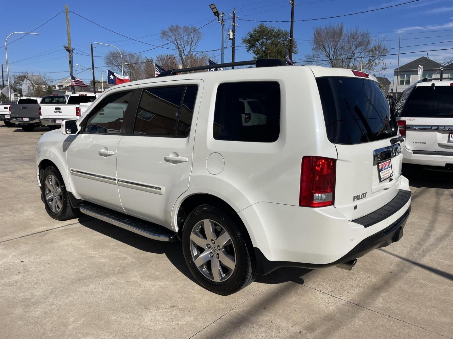 2014 White /Silver Honda Pilot Touring 2WD 5-Spd AT with DVD (5FNYF3H90EB) with an 3.5L V6 SOHC 24V engine, 5-Speed Automatic transmission, located at 1501 West 15th St., Houston, 77008, (713) 869-2925, 29.797941, -95.411789 - Photo#3