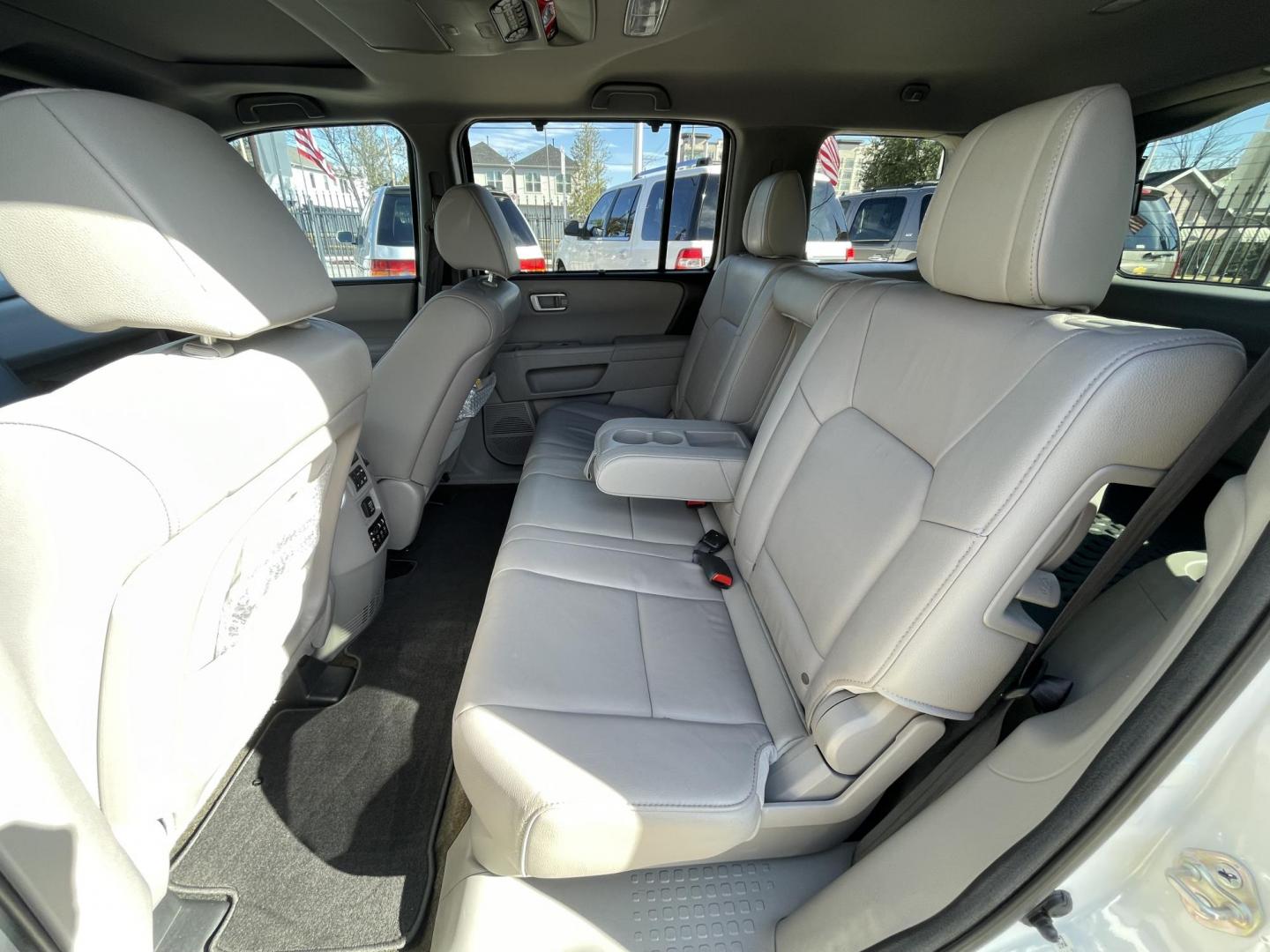 2014 White /Silver Honda Pilot Touring 2WD 5-Spd AT with DVD (5FNYF3H90EB) with an 3.5L V6 SOHC 24V engine, 5-Speed Automatic transmission, located at 1501 West 15th St., Houston, 77008, (713) 869-2925, 29.797941, -95.411789 - Photo#5