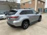 2016 Silver /Black Toyota Highlander XLE FWD V6 (5TDKKRFH5GS) with an 3.5L V6 DOHC 24V engine, 6A transmission, located at 1501 West 15th St., Houston, 77008, (713) 869-2925, 29.797941, -95.411789 - Photo#1