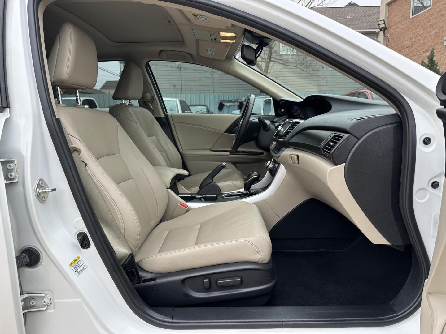 2015 White /Beige Honda Accord EX-L Sedan CVT (1HGCR2F86FA) with an 2.4L L4 DOHC 16V engine, Continuously Variable Transmission transmission, located at 1501 West 15th St., Houston, 77008, (713) 869-2925, 29.797941, -95.411789 - Photo#4