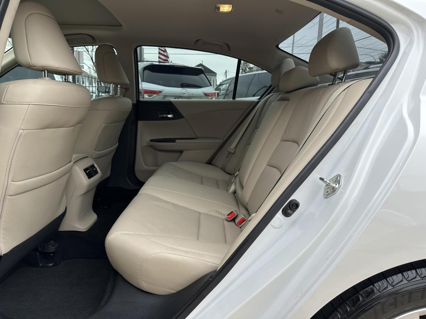 2015 White /Beige Honda Accord EX-L Sedan CVT (1HGCR2F86FA) with an 2.4L L4 DOHC 16V engine, Continuously Variable Transmission transmission, located at 1501 West 15th St., Houston, 77008, (713) 869-2925, 29.797941, -95.411789 - Photo#6