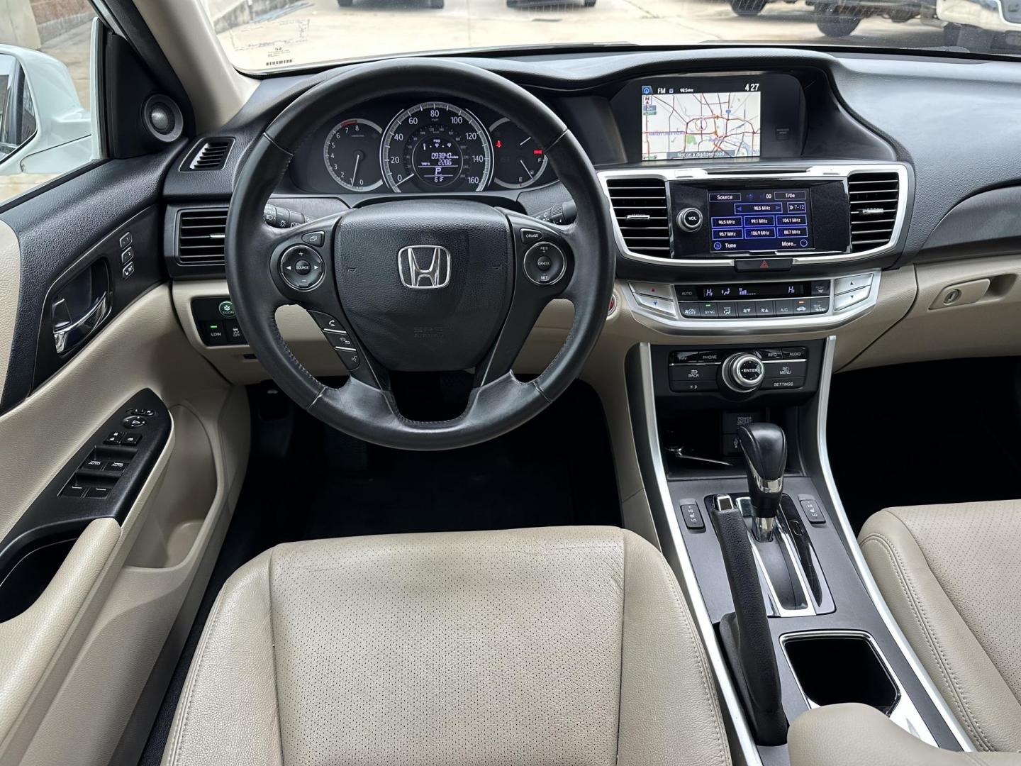 2015 White /Beige Honda Accord EX-L Sedan CVT (1HGCR2F86FA) with an 2.4L L4 DOHC 16V engine, Continuously Variable Transmission transmission, located at 1501 West 15th St., Houston, 77008, (713) 869-2925, 29.797941, -95.411789 - Photo#8