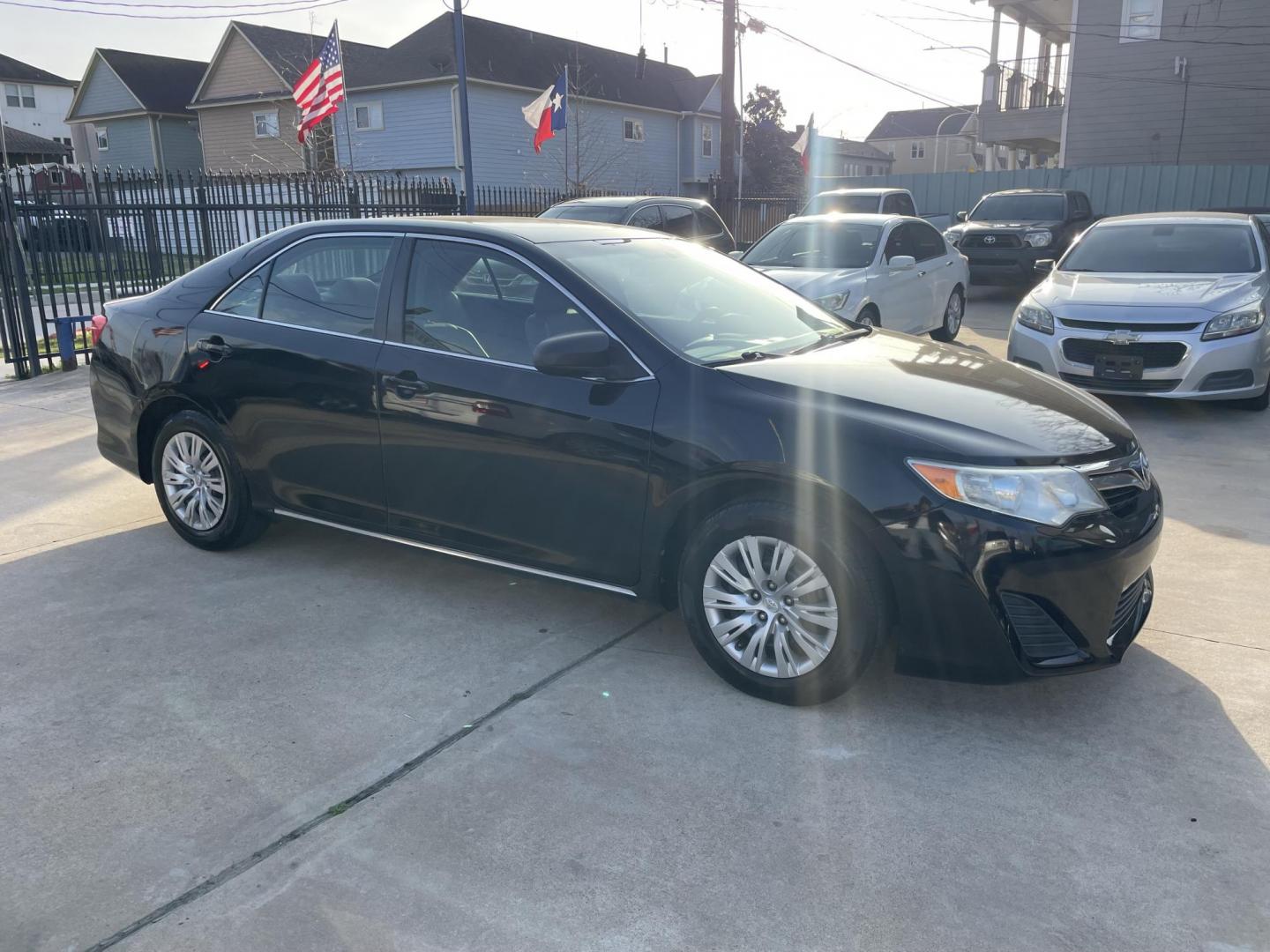 2012 Black /Silver Toyota Camry SE (4T1BF1FK7CU) with an 2.5L L4 DOHC 16V engine, 6-Speed Automatic transmission, located at 1501 West 15th St., Houston, 77008, (713) 869-2925, 29.797941, -95.411789 - Photo#1