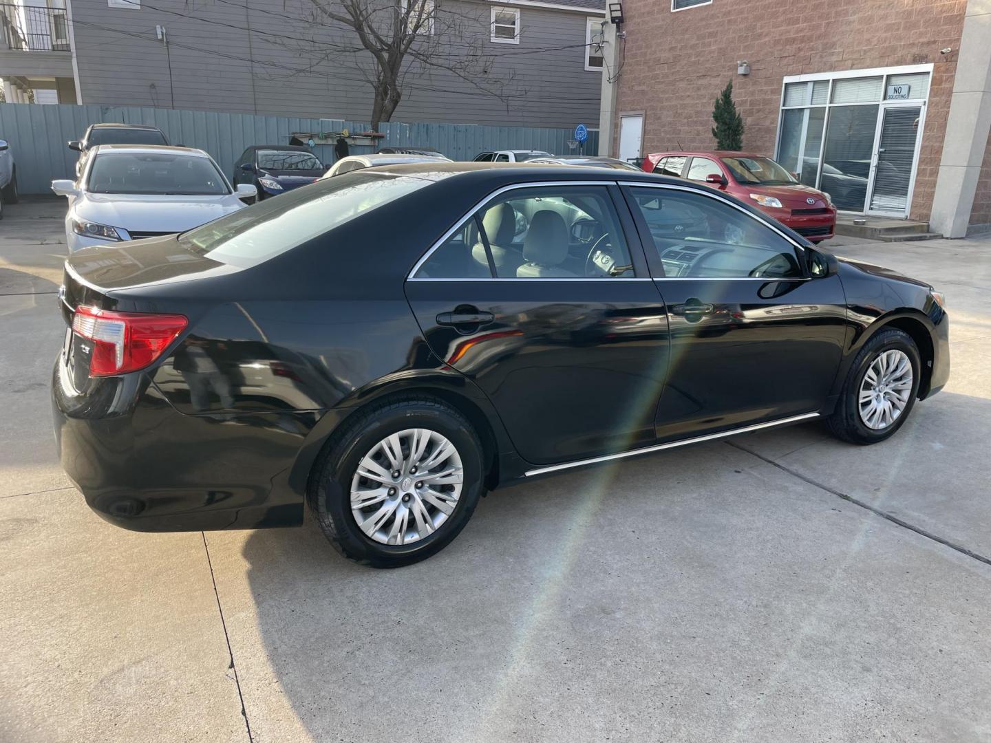 2012 Black /Silver Toyota Camry SE (4T1BF1FK7CU) with an 2.5L L4 DOHC 16V engine, 6-Speed Automatic transmission, located at 1501 West 15th St., Houston, 77008, (713) 869-2925, 29.797941, -95.411789 - Photo#2