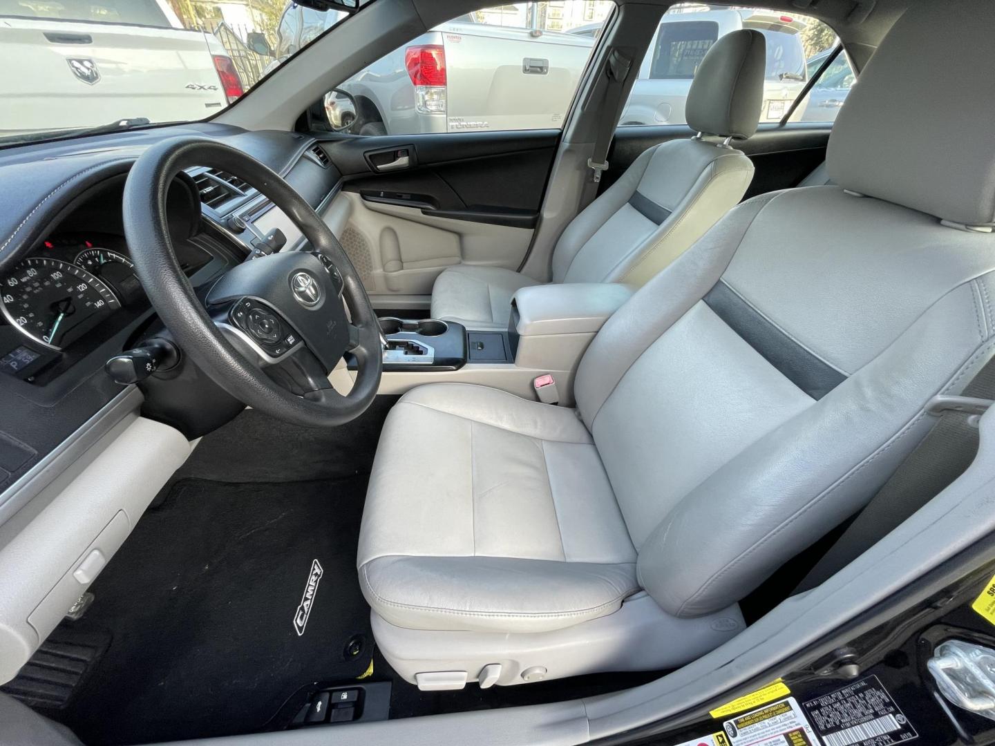 2012 Black /Silver Toyota Camry SE (4T1BF1FK7CU) with an 2.5L L4 DOHC 16V engine, 6-Speed Automatic transmission, located at 1501 West 15th St., Houston, 77008, (713) 869-2925, 29.797941, -95.411789 - Photo#4