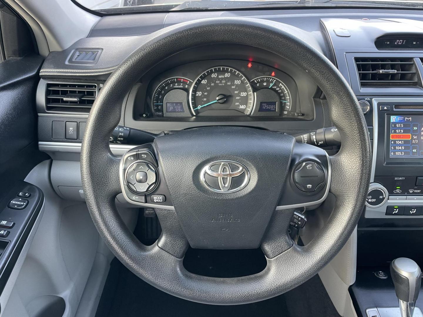 2012 Black /Silver Toyota Camry SE (4T1BF1FK7CU) with an 2.5L L4 DOHC 16V engine, 6-Speed Automatic transmission, located at 1501 West 15th St., Houston, 77008, (713) 869-2925, 29.797941, -95.411789 - Photo#9