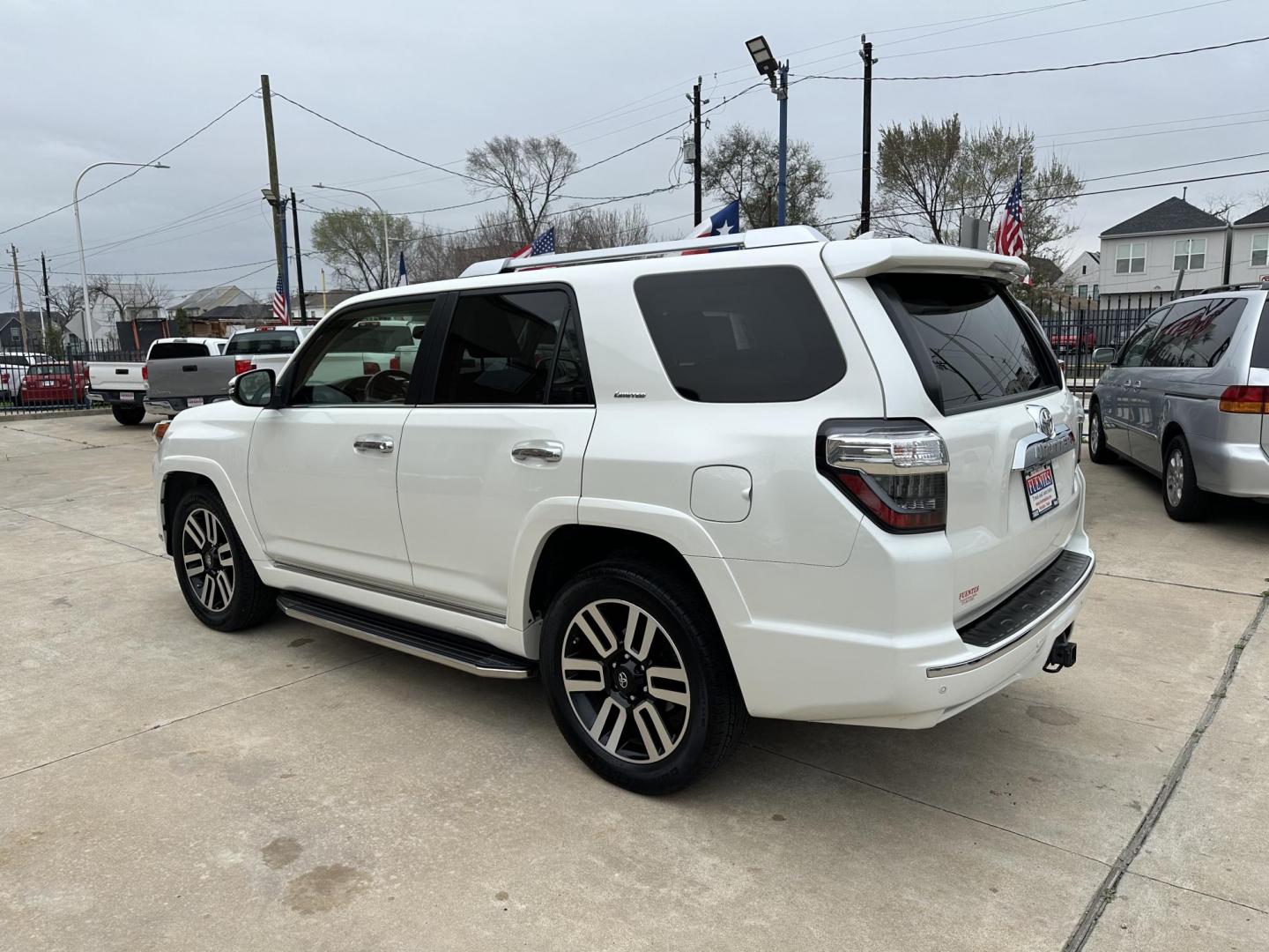 2015 White /Black Toyota 4Runner SR5 2WD (JTEZU5JR0F5) with an 4.0L V6 DOHC 24V engine, 5-Speed Automatic transmission, located at 1501 West 15th St., Houston, 77008, (713) 869-2925, 29.797941, -95.411789 - Photo#3